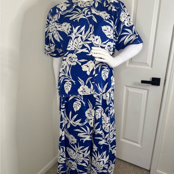 Rondina Blue and White A-Line Skirt With Same Pattern Blouse Resort Wear - Picture 2 of 16